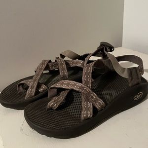 Aztec Pattern Women’s Toe Strap Chacos - Size 9